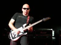 Joe Satriani (my twin) 