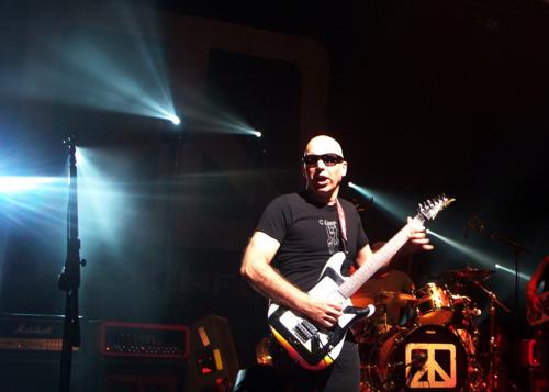 Joe Satriani with Chickenfoot in Paris